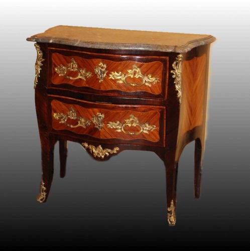 Commode « sauteuse » d’époque Louis XV - Galerie de Crécy