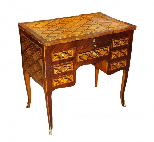 Coiffeuse d’époque transition, Estampillée J.G. SCHLICHTIG