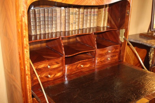 Mobilier Bureau et Secrétaire - Secrétaire d’époque Louis XV, estampillé Jean-Charles SAUNIER