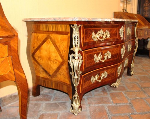 &quot;Tombeau&quot; chest of drawers Louis XV - Furniture Style Louis XV