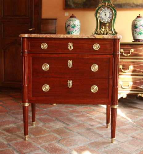 Commode d’époque Louis XVI, estampillée de RVLC - Mobilier Style Louis XVI