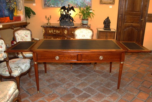 Louis XVI period desk in mahogany, - Furniture Style Louis XVI