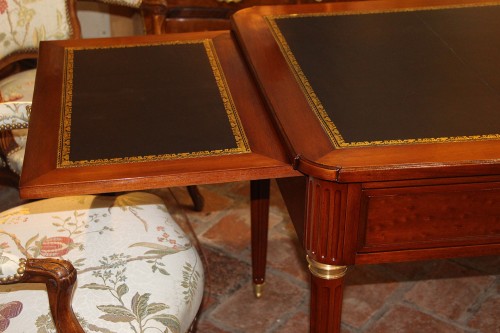 18th century - Louis XVI period desk in mahogany,