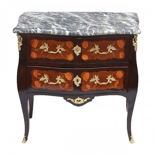 Louis XV period "sauteuse" chest of drawers