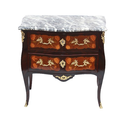 Commode « sauteuse » d’époque Louis XV - Mobilier Style Louis XV