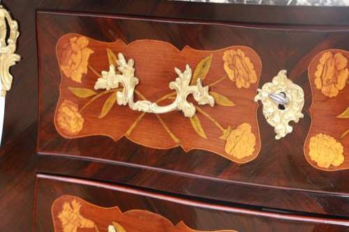 18th century - Louis XV period &quot;sauteuse&quot; chest of drawers