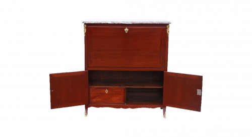 Mobilier Bureau et Secrétaire - Secrétaire Louis XV estampillé D.GENTY