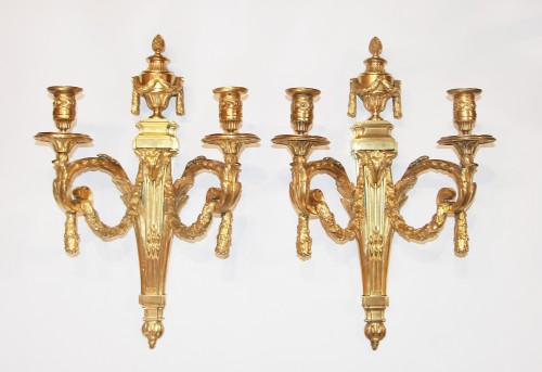 Pair of Louis XVI period wall lights with two very finely chiseled and gild - Lighting Style Louis XVI