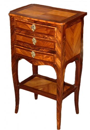 Petite table volante ou «chiffonnière» d’époque Louis XV