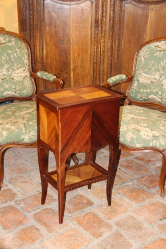 Small flying table or &quot;chiffonier&quot; Louis XV period - Furniture Style Louis XV