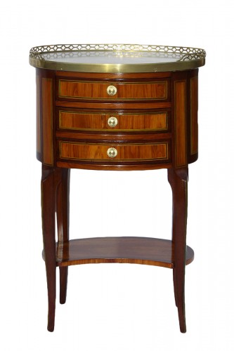 Table de salon de forme ovale d’époque Transition