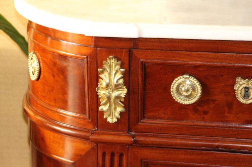 Furniture  - Louis XV Ichest of drawers in mahogany