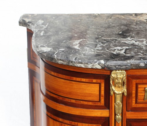 Commode demi-lune à cotés galbés d’époque Louis XVI - Galerie de Crécy