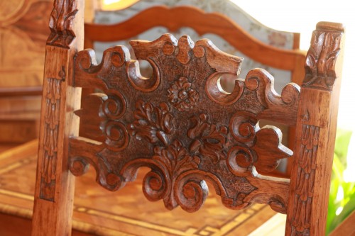 Italian Walnut Chairs From The 17th Century - 