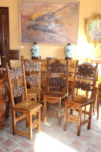 Italian Walnut Chairs From The 17th Century - 