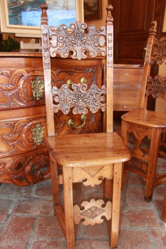 Antiquités - Italian Walnut Chairs From The 17th Century