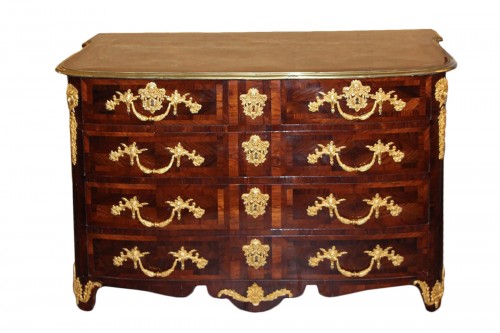 Commode d’époque Régence attribuée Etienne Doirat