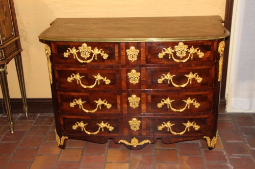 Commode d’époque Régence attribuée Etienne Doirat - Mobilier Style Régence