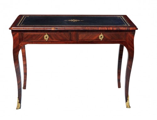 Bureau d’époque Louis XV, estampillé Tuart