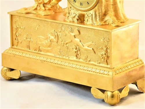 Antiquités - Zephyr,  Restauration Period Clock In Gilt Bronze 