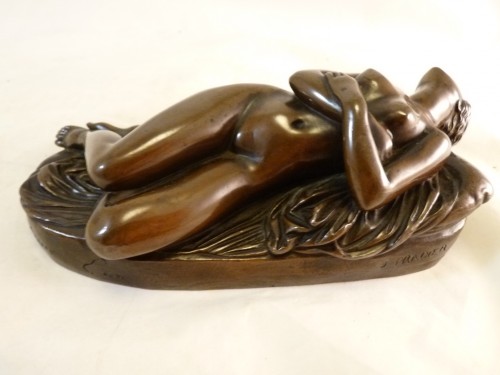 Antiquités - Femme allongée bras croisés - Jean-Jacques Pradier (1790-1852)