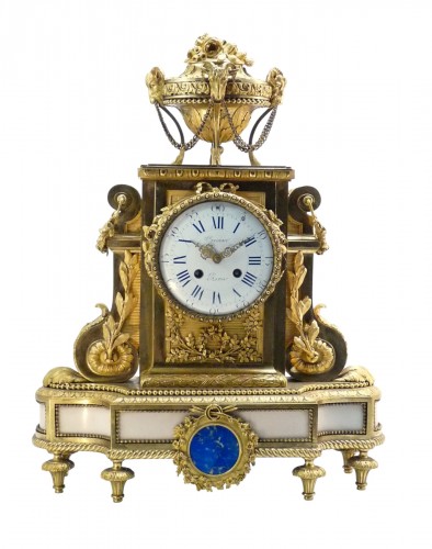 Pendule Napoléon III de style Louis XVI d'après un modèle de Rémond
