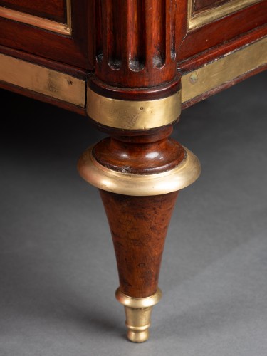 XVIIIe siècle - Commode à quatre rangs de tiroirs