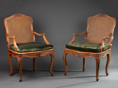 Pair of &quot;à la reine&quot; caned fauteuils by Jean Avisse - Seating Style Louis XV