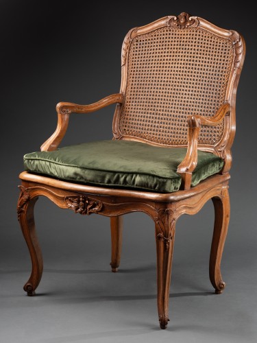 Seating  - Pair of &quot;à la reine&quot; caned fauteuils by Jean Avisse
