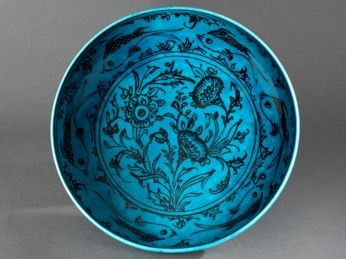Plat perse à motifs de tulipes et de poissons - Céramiques, Porcelaines Style 