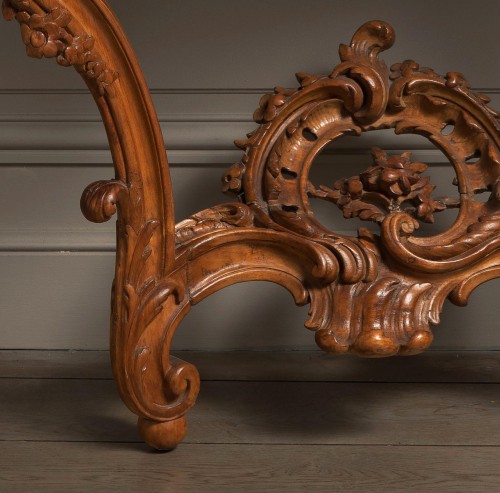 Belle Console Rocaille en tilleul sculpté - Louis XV