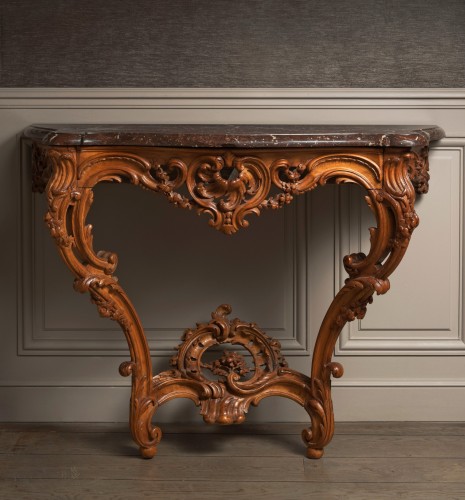 Louis XV - Beautiful Rocaille Console in carved limewood