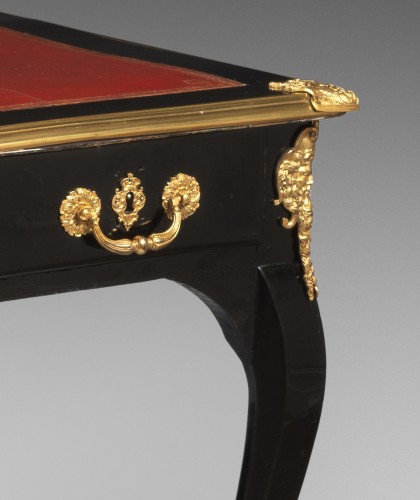 XVIIIe siècle - Bureau Plat en ébène et poirier noirci, d’époque Louis XV