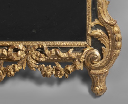 Antiquités - Mirror with glazing, Parisian work around 1765