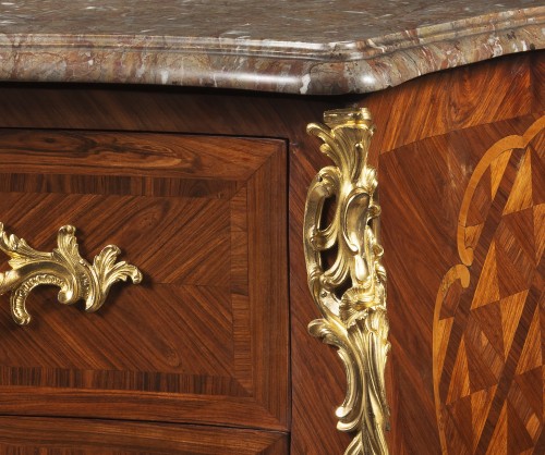 Louis XV - Commode haute sur pieds, Epoque Louis XV