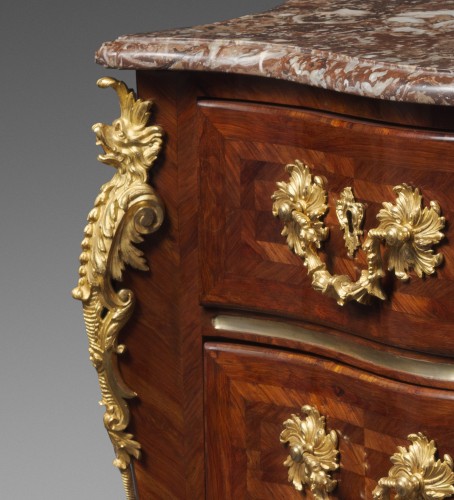 Antiquités - Important Griffin Chest of Drawers