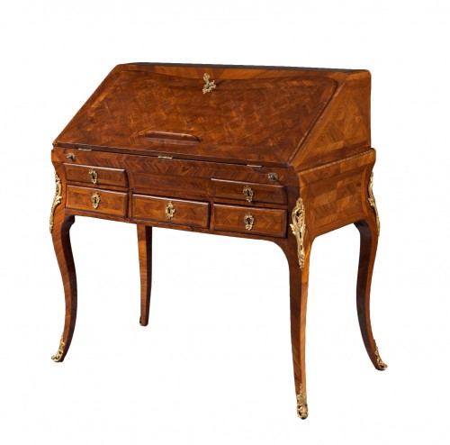 Bureau de pente de la première partie de l’époque Louis XV