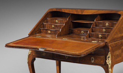 Bureau de pente de la première partie de l’époque Louis XV - Louis XV