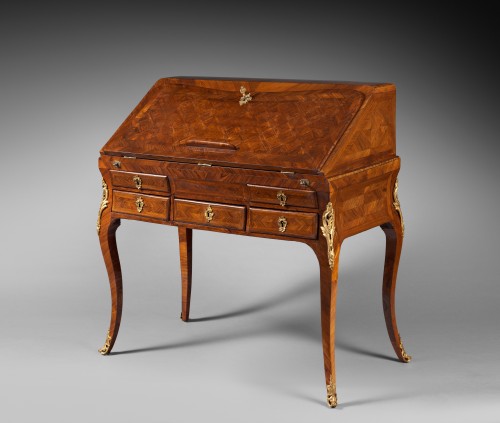 Antiquités - Bureau de pente de la première partie de l’époque Louis XV