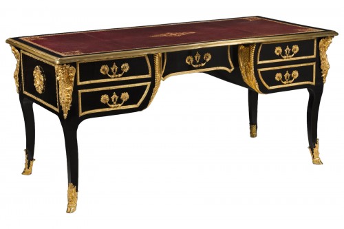 Exceptionnel bureau en ébène, début de l'époque Louis XV