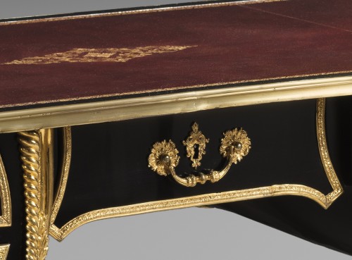 Exceptionnel bureau en ébène, début de l'époque Louis XV - Mobilier Style Louis XV