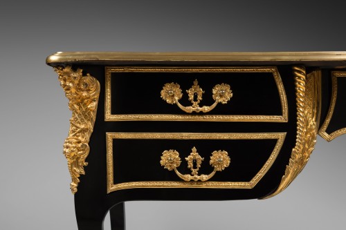 Exceptionnel bureau en ébène, début de l'époque Louis XV - Galerie Delvaille