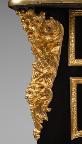Exceptionnel bureau en ébène, début de l'époque Louis XV - Louis XV