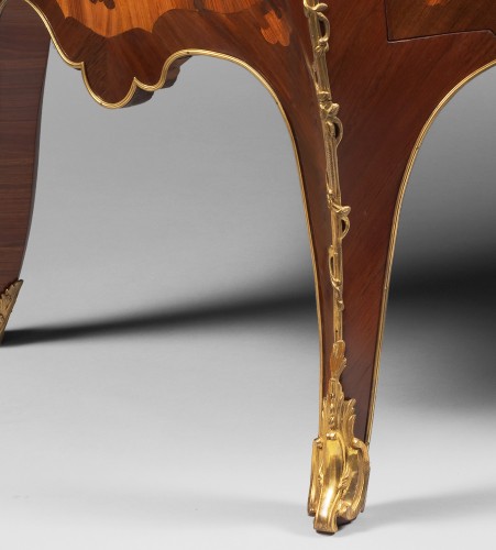 XVIIIe siècle - Commode Rocaille d’Epoque Louis XV estampillée Jean-Charles Saunier