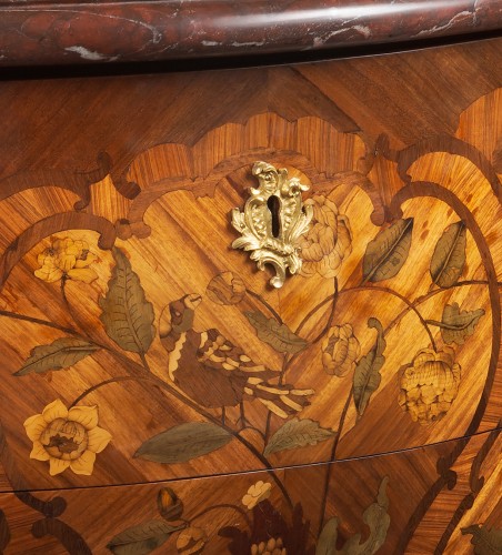 Commode Rocaille d’Epoque Louis XV estampillée Jean-Charles Saunier - Louis XV