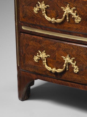 XVIIIe siècle - Commode d’époque Régence en bois de palissandre et d'amourette