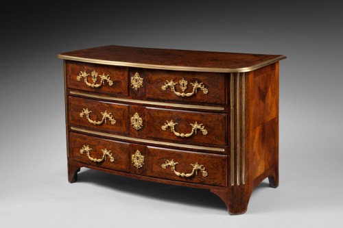 Régence - Commode d’époque Régence en bois de palissandre et d'amourette