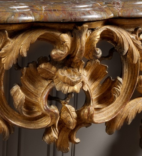 Console en bois sculpté et doré d' Epoque Louis XV - Galerie Delvaille