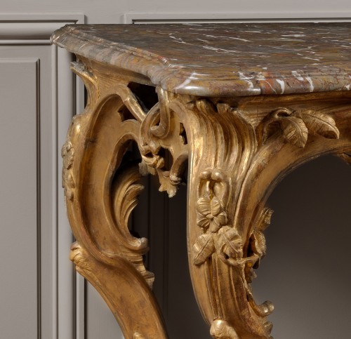 Louis XV - Console en bois sculpté et doré d' Epoque Louis XV
