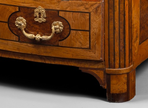 Commode de la région de Grenoble, circa 1740 - Galerie Delvaille